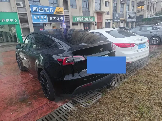 Tesla Model Y — Фото автомобиля 6