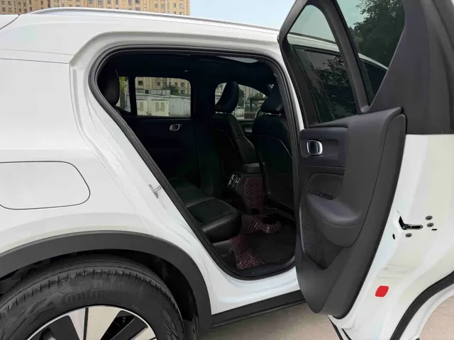 Volvo XC40 — Фото автомобиля 19