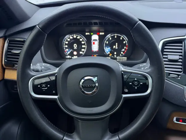 Volvo XC90 — Фото автомобиля 23