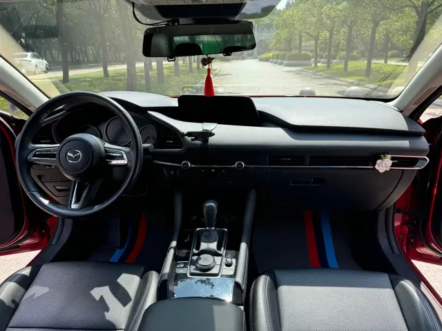 Mazda Axela — Фото автомобиля 5