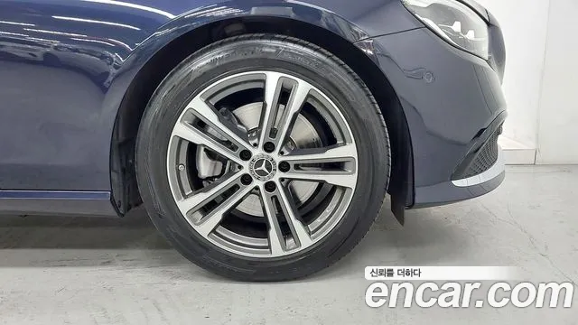 Mercedes-Benz E-Class — Фото автомобиля 5