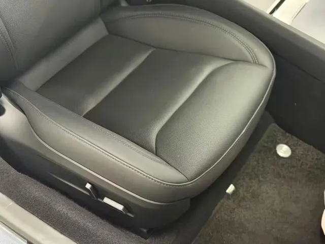 Tesla Model 3 — Фото автомобиля 15