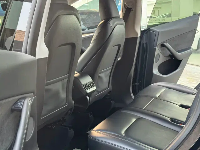 Tesla Model Y — Фото автомобиля 9