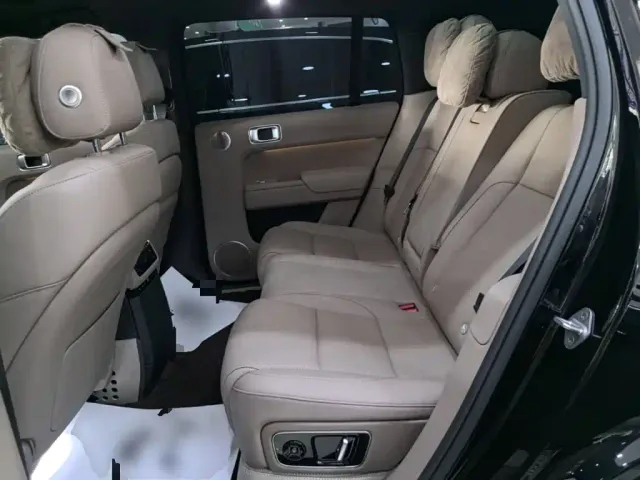 Li Auto L7 — Фото автомобиля 16