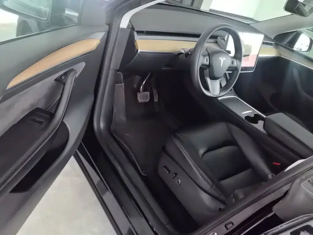 Tesla Model Y 2022 Facelift Rear-Wheel Drive Version — Фото автомобиля 15