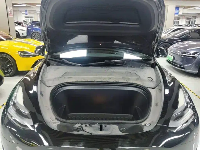Tesla Model Y — Фото автомобиля 19