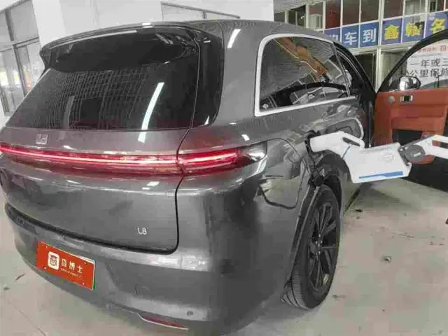 Li Auto L8 — Фото автомобиля 3