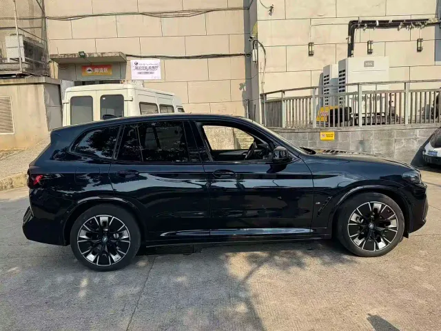 BMW iX3 — Фото автомобиля 14