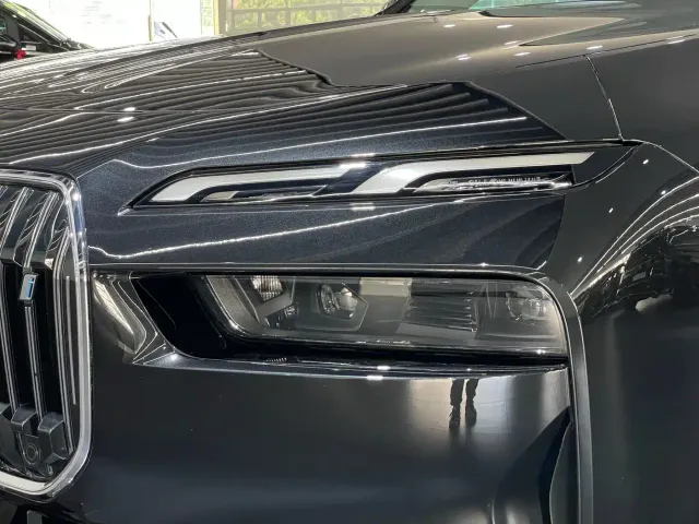 BMW i7 — Фото автомобиля 5