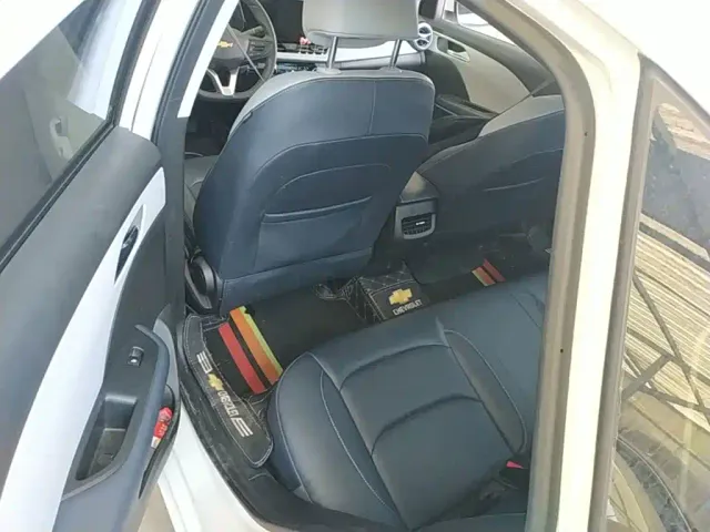 Chevrolet Monza — Фото автомобиля 12