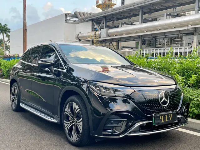 Mercedes-Benz EQE SUV — Фото автомобиля 3