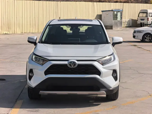 Toyota RAV4 — Фото автомобиля 2