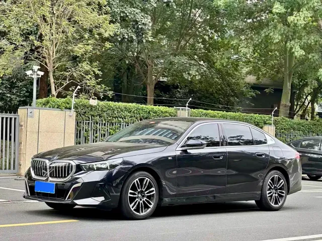 Фотография автомобиля — BMW 5 Series