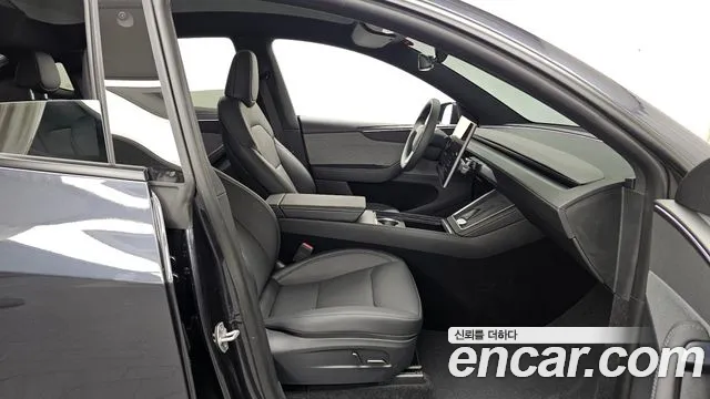 Tesla Model Y — Фото автомобиля 11