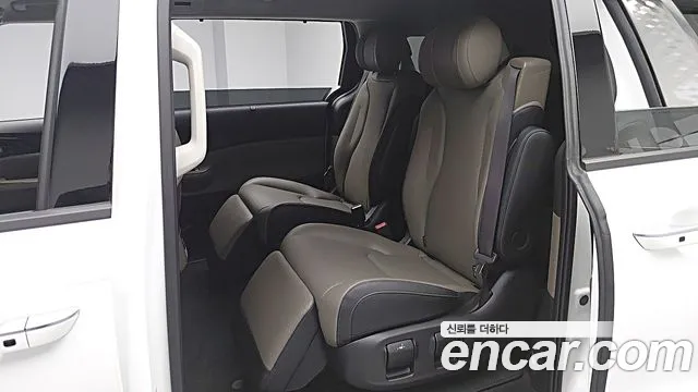 Kia Carnival Generation 4 — Фото автомобиля 5