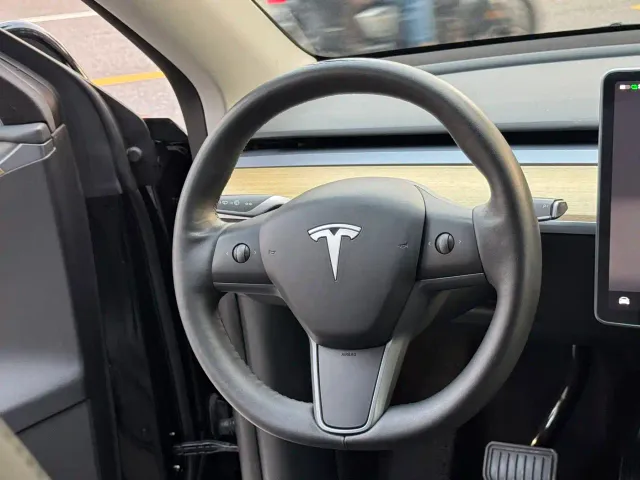 Tesla Model Y — Фото автомобиля 14