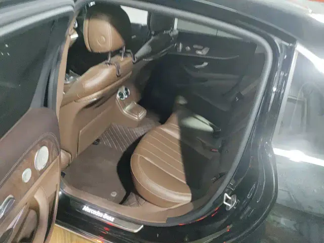 Mercedes-Benz E-Class — Фото автомобиля 6