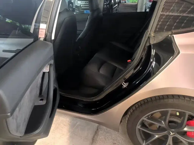Tesla Model 3 — Фото автомобиля 13