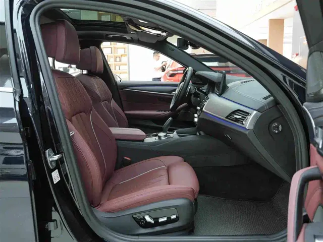 BMW 5 Series — Фото автомобиля 12