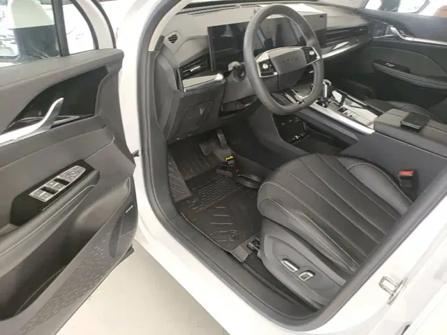 Roewe RX5 Max — Фото автомобиля 11