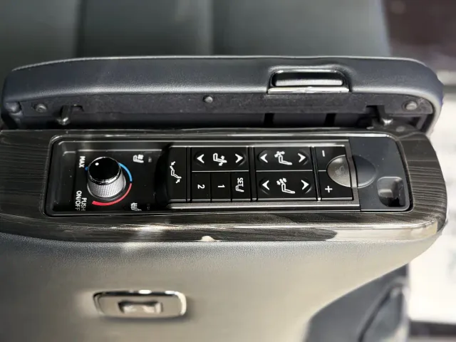 Lexus LM — Фото автомобиля 18