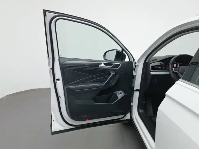 Volkswagen Tiguan L — Фото автомобиля 8
