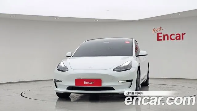 Tesla Model 3 — Фото автомобиля 3