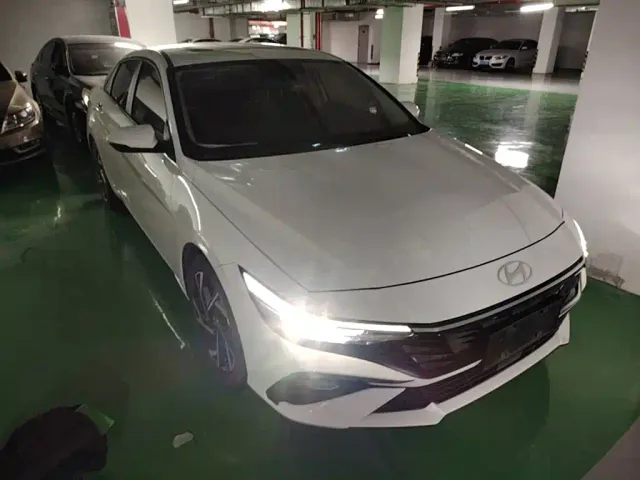 Hyundai Elantra — Фото автомобиля 3