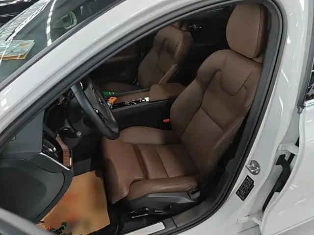 Volvo S60 — Фото автомобиля 14