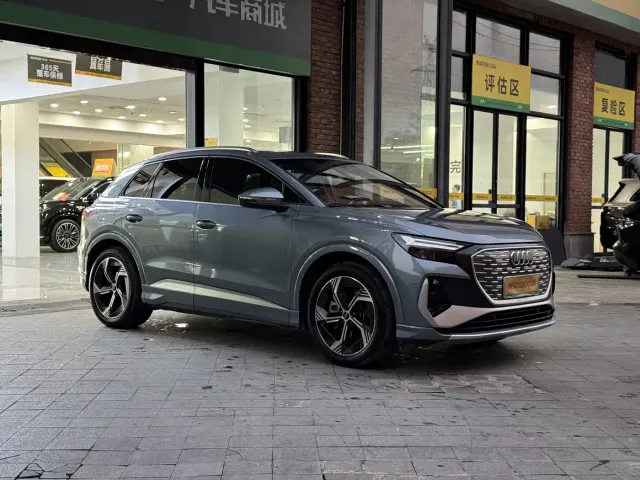 Audi Q4 e-tron — Фото автомобиля 3