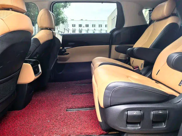 Kia Carnival — Фото автомобиля 11