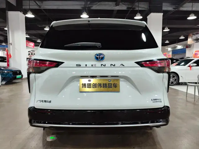 Toyota Sienna — Фото автомобиля 8