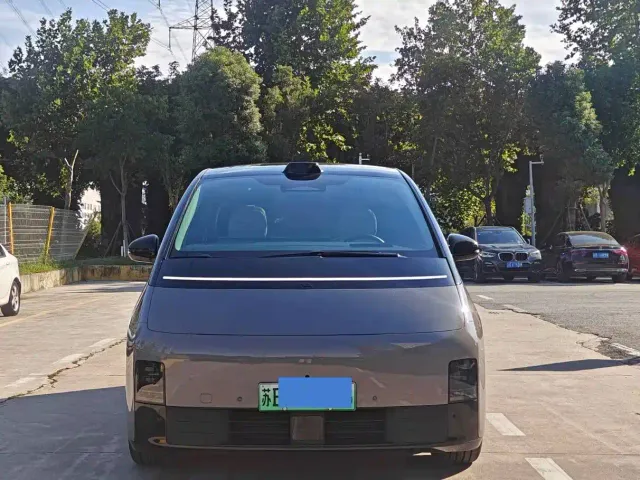 Li Auto MEGA — Фото автомобиля 3