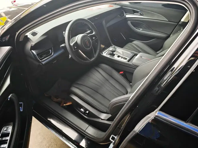 Hongqi H5 — Фото автомобиля 4