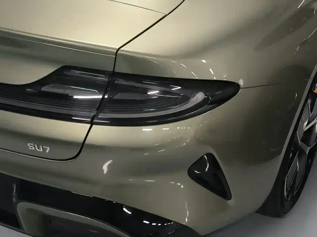 Xiaomi SU7 — Фото автомобиля 12