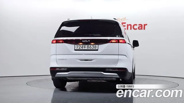 Kia Canival — Фото автомобиля 4