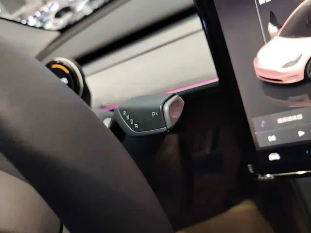Tesla Model Y — Фото автомобиля 13