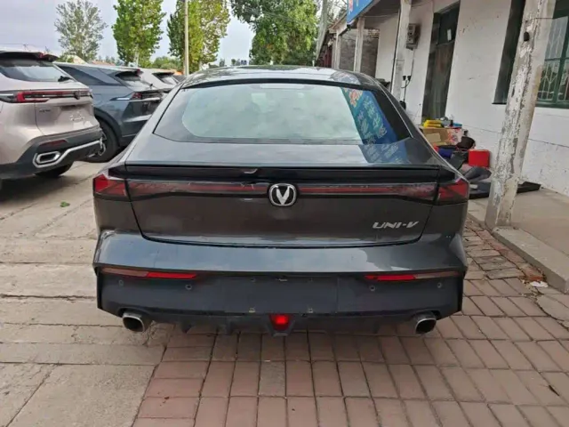 Changan UNI-V — Фото автомобиля 5