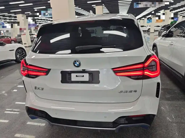 BMW iX3 — Фото автомобиля 5