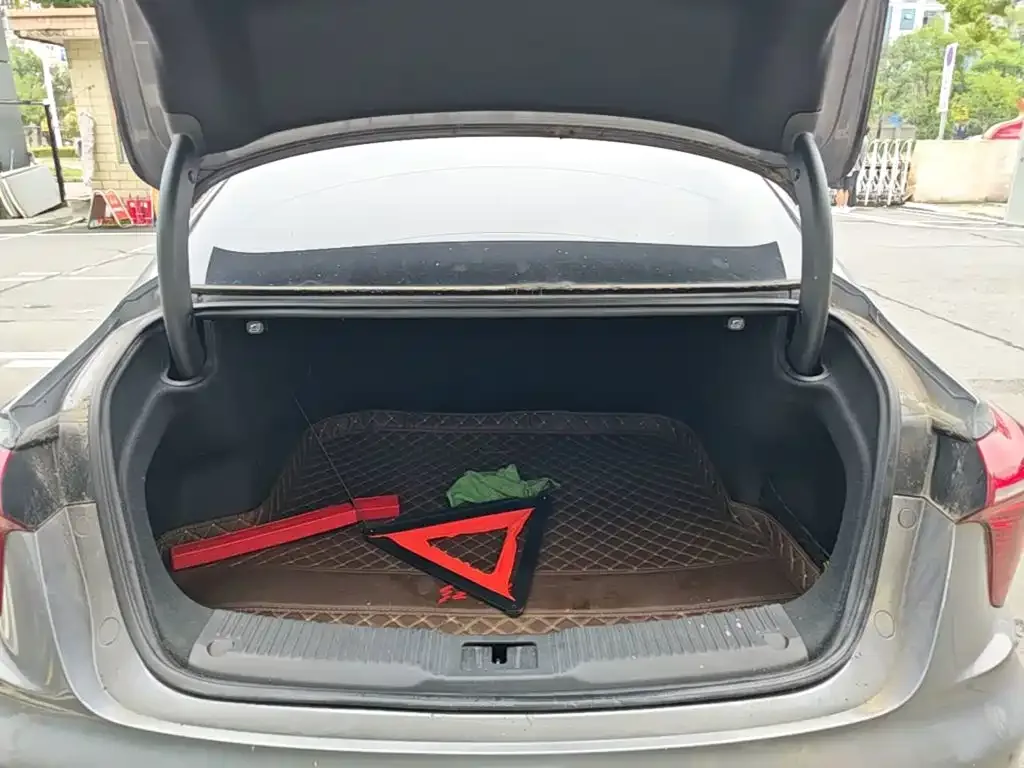 Hongqi Hongqi H5 2023 2.0T Auto Smart Connect Flagship — Фото автомобиля 18
