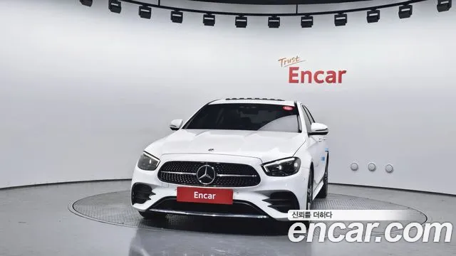 Mercedes-Benz E-Class — Фото автомобиля 3