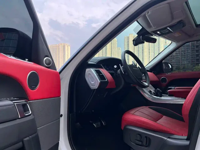 Land Rover Range Rover Sport — Фото автомобиля 9