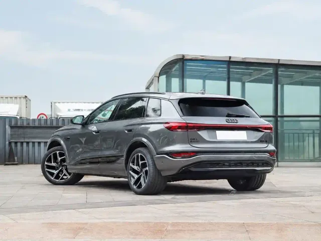 Audi Q6L e-tron — Фото автомобиля 6