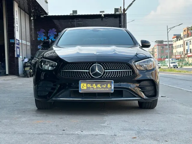 Mercedes-Benz E-Class — Фото автомобиля 2