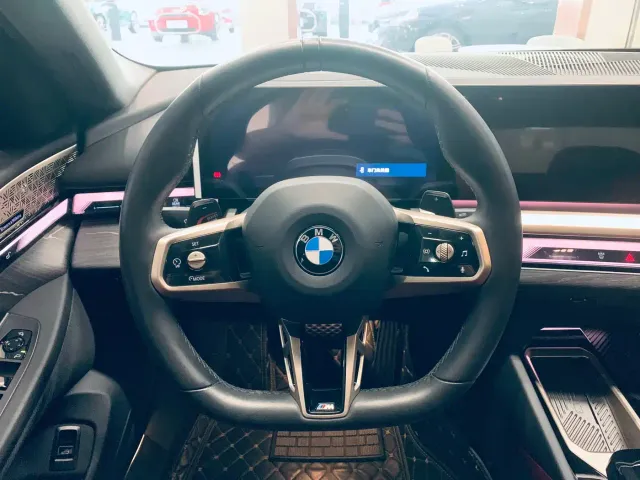 BMW 5 Series — Фото автомобиля 10