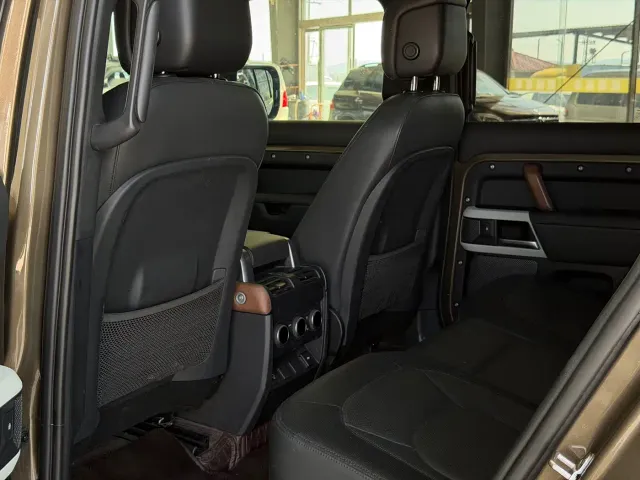 Land Rover Defender — Фото автомобиля 5