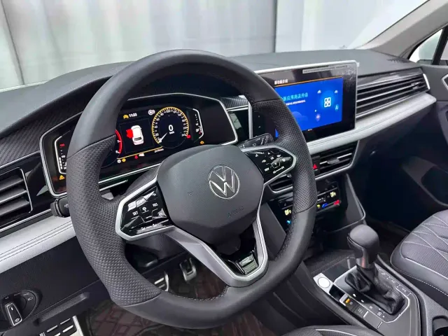 Volkswagen Tiguan L — Фото автомобиля 5