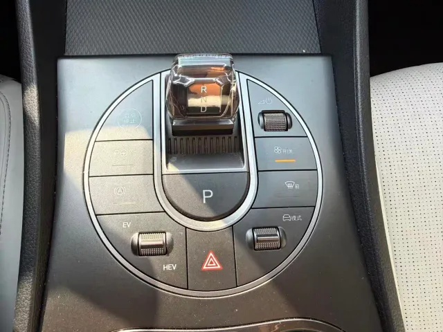BYD Seal 05 DM-i — Фото автомобиля 8