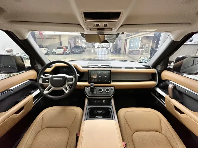 Land Rover Defender — Фото автомобиля 9
