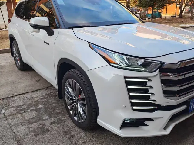 Toyota Highlander — Фото автомобиля 2